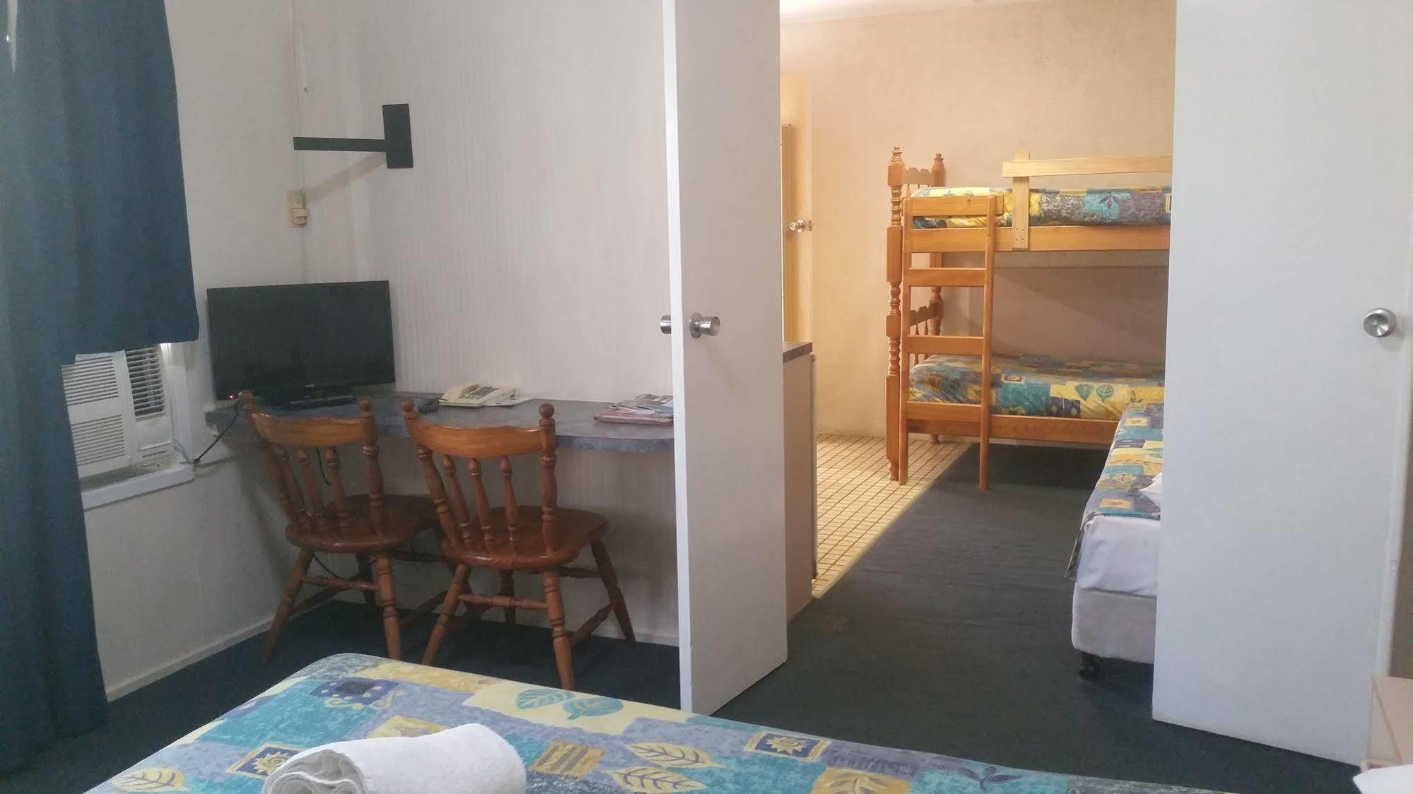 Bundaberg Coral Villa Motor Inn Esterno foto